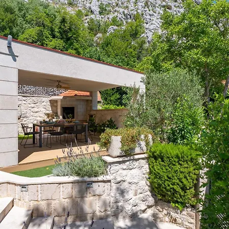New! Falcon House, 3-bedroom With Heated 36 Sqm Pool, Jacuzzi, Finnish Sauna Vila Gornje Sitno