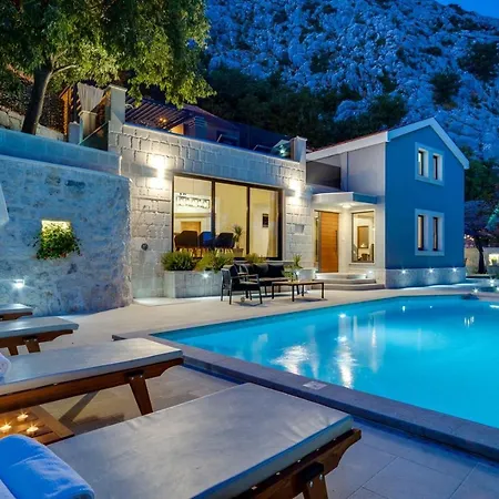 New! Falcon House, 3-bedroom With Heated 36 Sqm Pool, Jacuzzi, Finnish Sauna Gornje Sitno