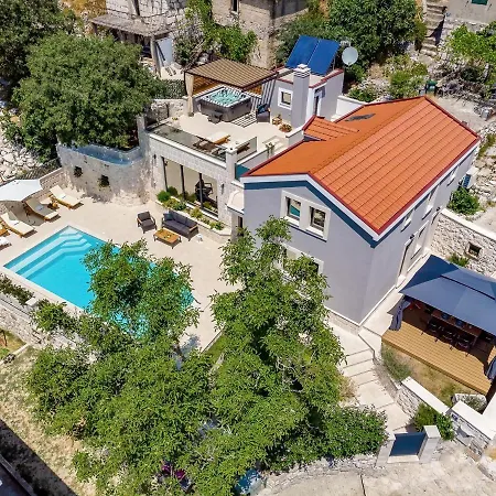New! Falcon House, 3-bedroom With Heated 36 Sqm Pool, Jacuzzi, Finnish Sauna