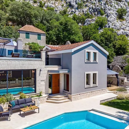 New! Falcon House, 3-bedroom With Heated 36 Sqm Pool, Jacuzzi, Finnish Sauna Villa Gornje Sitno