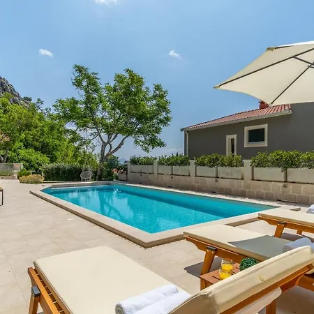 New! Falcon House, 3-bedroom With Heated 36 Sqm Pool, Jacuzzi, Finnish Sauna *