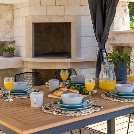 New! Falcon House, 3-bedroom With Heated 36 Sqm Pool, Jacuzzi, Finnish Sauna Gornje Sitno