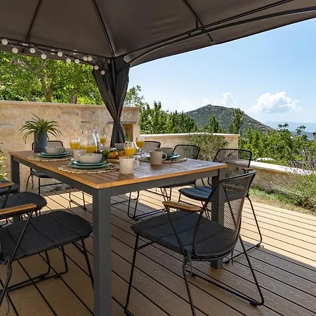New! Falcon House, 3-bedroom With Heated 36 Sqm Pool, Jacuzzi, Finnish Sauna * Gornje Sitno