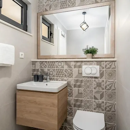 New! Falcon House, 3-bedroom With Heated 36 Sqm Pool, Jacuzzi, Finnish Sauna Gornje Sitno