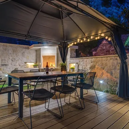 New! Falcon House, 3-bedroom With Heated 36 Sqm Pool, Jacuzzi, Finnish Sauna * Gornje Sitno