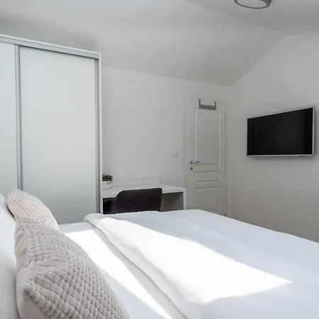 New! Falcon House, 3-bedroom With Heated 36 Sqm Pool, Jacuzzi, Finnish Sauna *