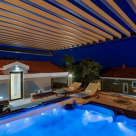 Villa New! Falcon House, 3-bedroom With Heated 36 Sqm Pool, Jacuzzi, Finnish Sauna *