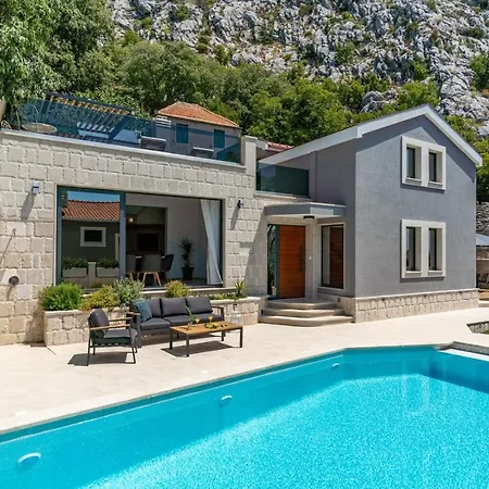 New! Falcon House, 3-bedroom With Heated 36 Sqm Pool, Jacuzzi, Finnish Sauna Villa