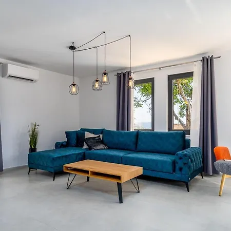 New! Falcon House, 3-bedroom With Heated 36 Sqm Pool, Jacuzzi, Finnish Sauna Villa