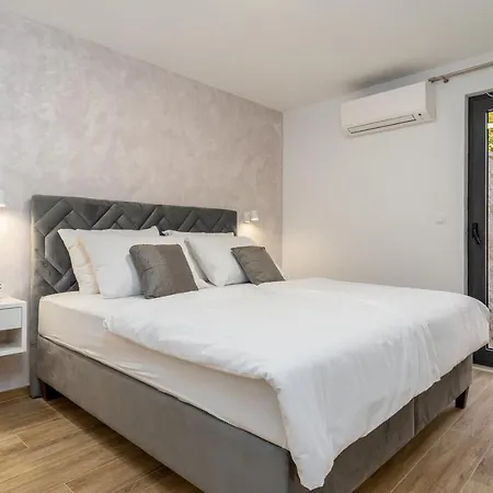 New! Falcon House, 3-bedroom With Heated 36 Sqm Pool, Jacuzzi, Finnish Sauna Villa