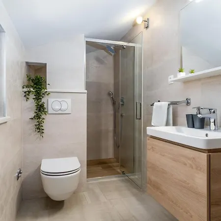New! Falcon House, 3-bedroom With Heated 36 Sqm Pool, Jacuzzi, Finnish Sauna Gornje Sitno