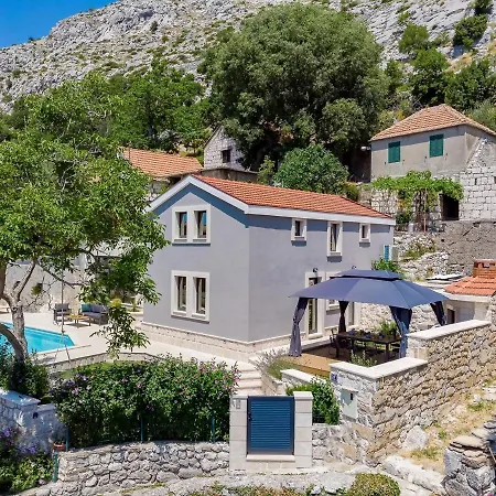 New! Falcon House, 3-bedroom With Heated 36 Sqm Pool, Jacuzzi, Finnish Sauna Villa
