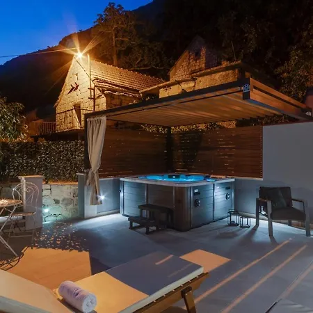 Villa New! Falcon House, 3-bedroom With Heated 36 Sqm Pool, Jacuzzi, Finnish Sauna *
