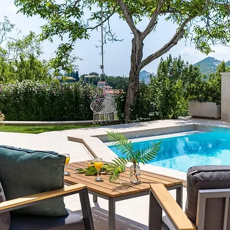 New! Falcon House, 3-bedroom With Heated 36 Sqm Pool, Jacuzzi, Finnish Sauna * Gornje Sitno