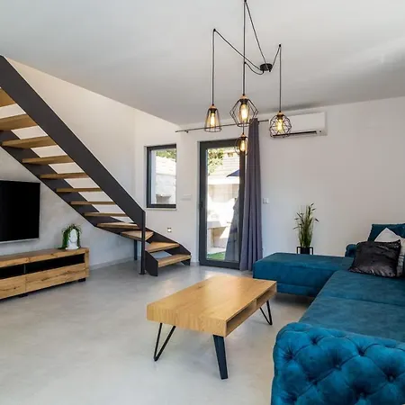 Villa New! Falcon House, 3-bedroom With Heated 36 Sqm Pool, Jacuzzi, Finnish Sauna