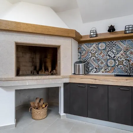 Villa New! Falcon House, 3-bedroom With Heated 36 Sqm Pool, Jacuzzi, Finnish Sauna