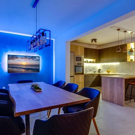 New! Falcon House, 3-bedroom With Heated 36 Sqm Pool, Jacuzzi, Finnish Sauna * Gornje Sitno