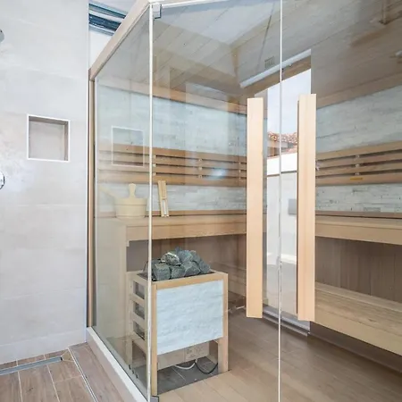 New! Falcon House, 3-bedroom With Heated 36 Sqm Pool, Jacuzzi, Finnish Sauna * Gornje Sitno