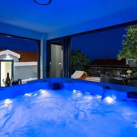 Βίλα New! Falcon House, 3-bedroom With Heated 36 Sqm Pool, Jacuzzi, Finnish Sauna