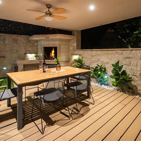 Βίλα New! Falcon House, 3-bedroom With Heated 36 Sqm Pool, Jacuzzi, Finnish Sauna