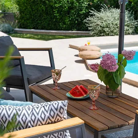Βίλα New! Falcon House, 3-bedroom With Heated 36 Sqm Pool, Jacuzzi, Finnish Sauna *