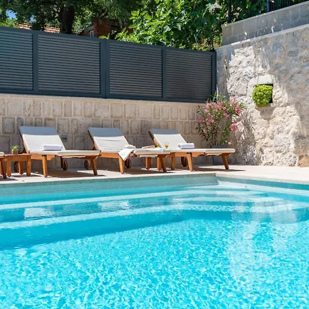Βίλα New! Falcon House, 3-bedroom With Heated 36 Sqm Pool, Jacuzzi, Finnish Sauna *