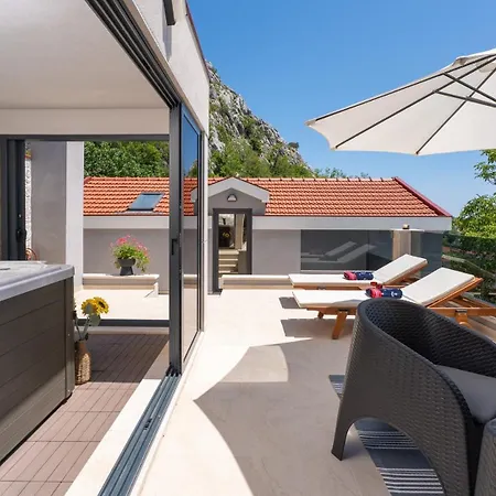 New! Falcon House, 3-bedroom With Heated 36 Sqm Pool, Jacuzzi, Finnish Sauna Gornje Sitno