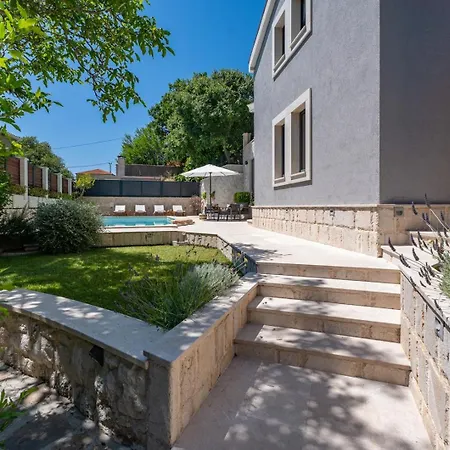 New! Falcon House, 3-bedroom With Heated 36 Sqm Pool, Jacuzzi, Finnish Sauna Gornje Sitno