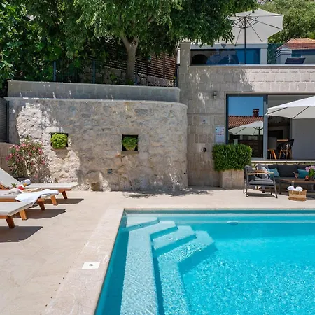 New! Falcon House, 3-bedroom With Heated 36 Sqm Pool, Jacuzzi, Finnish Sauna * Gornje Sitno
