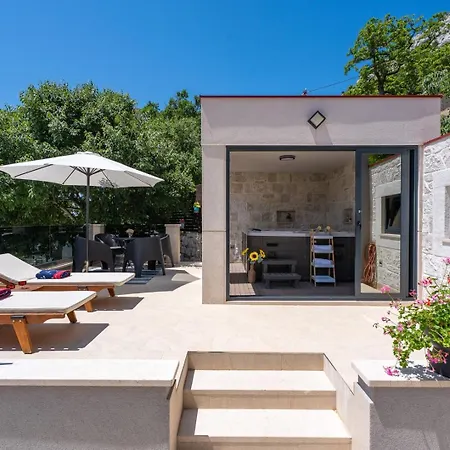 New! Falcon House, 3-bedroom With Heated 36 Sqm Pool, Jacuzzi, Finnish Sauna Βίλα Gornje Sitno