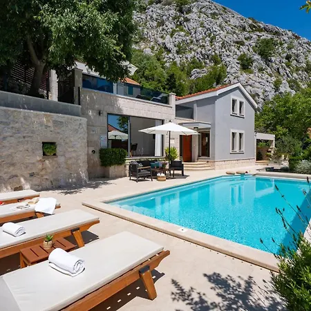 New! Falcon House, 3-bedroom With Heated 36 Sqm Pool, Jacuzzi, Finnish Sauna *